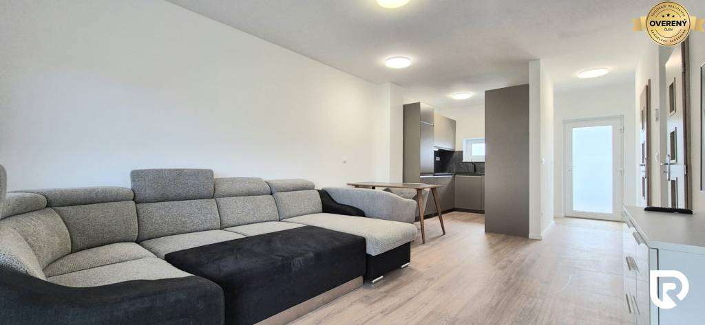 WhatsApp Image 2025-02-18 at 14.19.04_6c6e5dc2.jpg