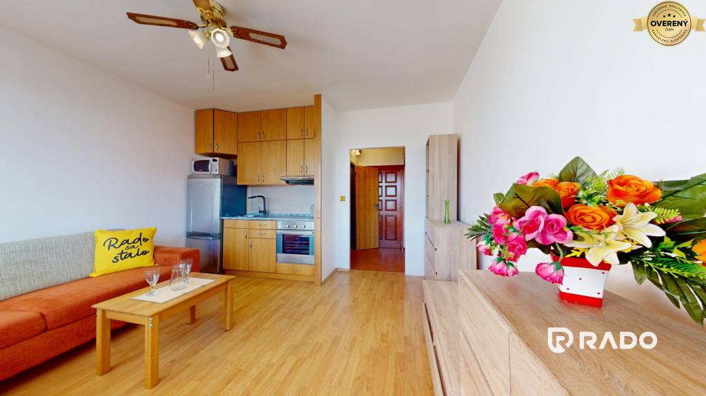 RADO-I-Pekna-Garsonka-vhodna-aj-na-investiciu-I-Znievska-ulica-I-11062025_115208.jpg