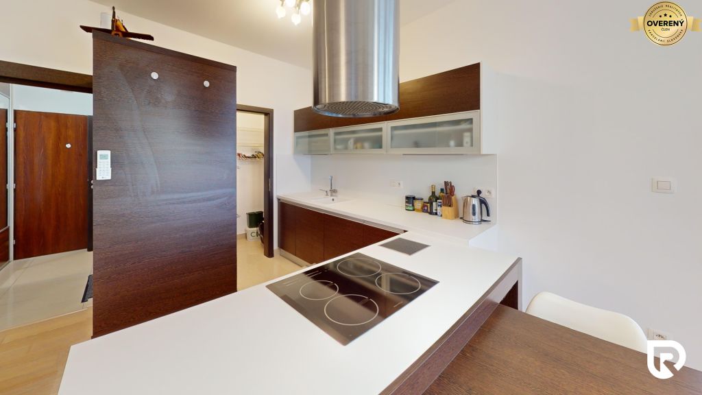 RADO-4-izbovy-byt-Ivanka-pri-Dunaji-Kitchen.jpg