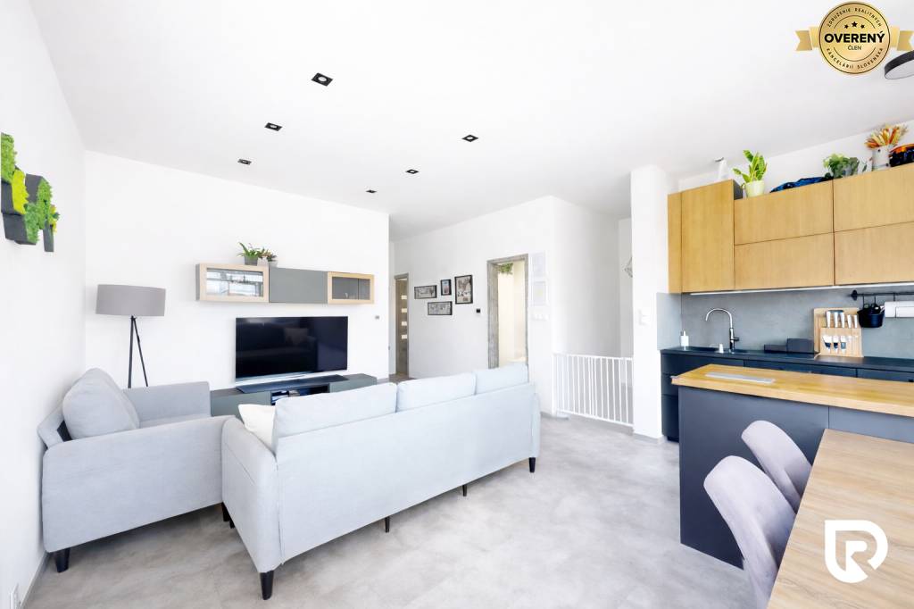 EE77DFCD-B29D-42B2-B469-FF676FA0C27F 4.PNG