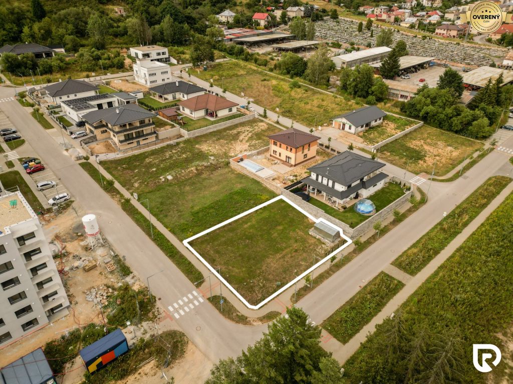 Pozemok Ružomberok-1 vyznačenie pozemku.jpg