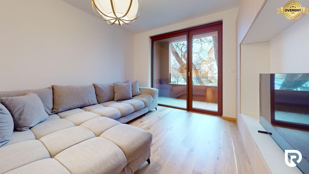 RentHub-I-2izbovy-byt-I-ZWIRN-I-Kosicka-15-Living-Room.jpg