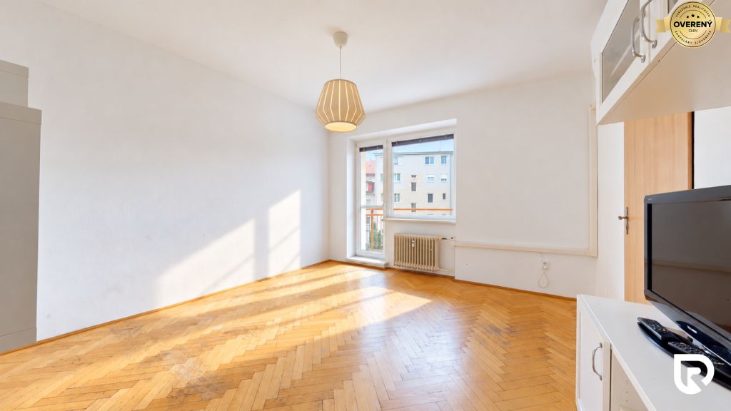 obývačka s balkónom