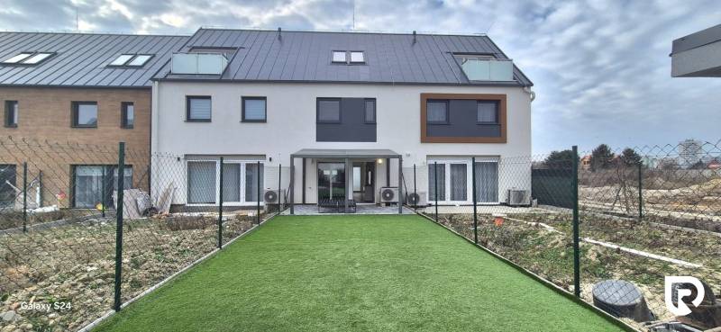 WhatsApp Image 2025-02-18 at 14.19.04_940cc53f.jpg